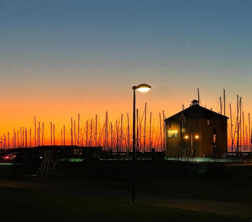Hotel De Lange Jammer Lelystad Bagian luar foto